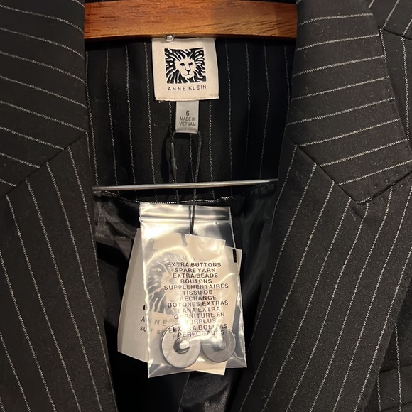 NWT Anne Klein Pinstripe Blazer - Picture 4 of 7